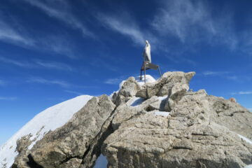 la Madonnina poco sotto la cima