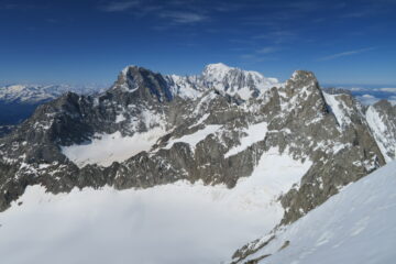 grandiosa vista su Grandes Jorasses e Monte Bianco