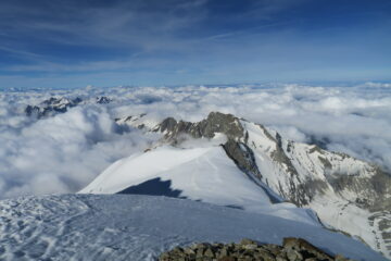 in basso il Dome de Neiges