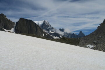 in risalita al Colle delle Piramides Calcaires