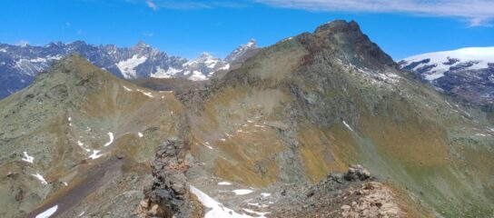 Scendendo sul crestone Nord- Situazione innevamento desolante...