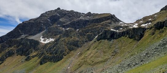 Versante Nord Est della Becca di Nana con il traverso del sentiero colle Vascoccia e col di Nana: nevai nei punti pianeggianti, marci, ma sembra non nei punti pericolosi (da verificare)