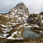 Lago Pera con Quota Pascoli e Creta Bordaglia