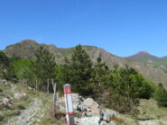 Il Monte Scaletta con il Penna lontano a ds.