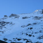le tracce ben visibili dal basso che mi hanno spinto a salire da quella parte