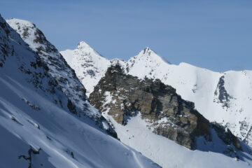tracce di discesa sotto la Barmaverain, sullo sfondo Grande e Petite Sassiere