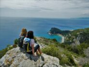 Laggiù la Baia dei Saraceni e Punta Crena.
