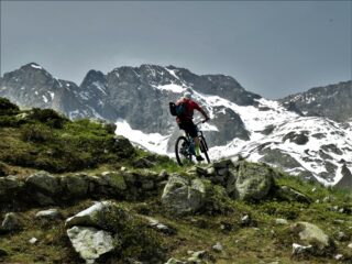 Jarno continua la pedalata verso il Tor.