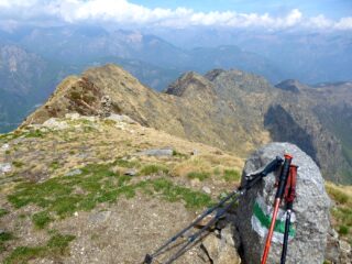 In cima con la dorsale che arriva al Pizzo Leone.