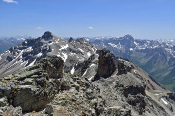Dalla sommità del Freide bella vista sui torrioni della costa Fissela,Cervet e Oronaye