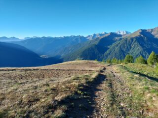 Panorama risalendo la pista da sci.