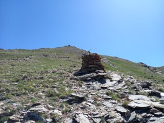 Bunom in pietra oltre il bosco