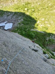 Il primo tiro scalda subito i motori...roccia super!