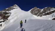 Sul crinale nevoso del Rottalhorn che porta alla Rottalsattel