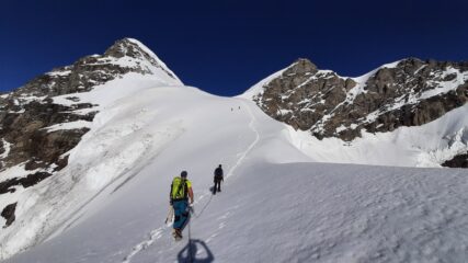 Sul crinale nevoso del Rottalhorn che porta alla Rottalsattel