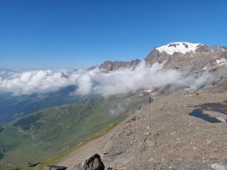 Rifugio Chiarella all'Amianthe dal sentiero per la Tète Blanche de By