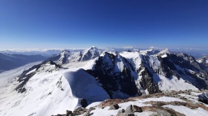 La dorsale Rottalhorn - Louwihorn, Gletscherhorn, Ebnefluh/Abeni Flue dalla vetta