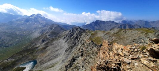 Dalla cima uno sguardo alla cresta salita