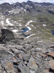 Dalla punta laghi superiori de la Madaleine e sfondo la Rocher de la Grand Tempete