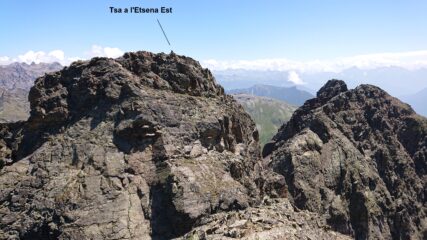 La parete per salire la vetta Est del Tsaat a l'Etsena