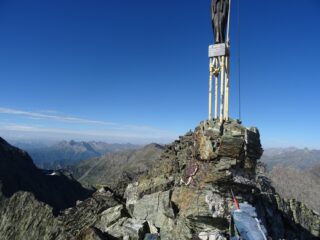 in cima
