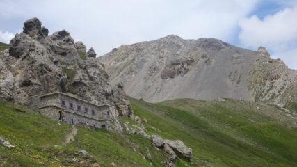 la bella caserma al Pian dei morti