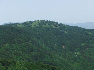 Il Monte Orocco dalla cima del Monte Groppo