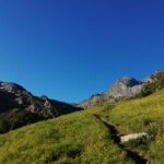 Traverso verso il bivio per il Colle Manzol, con la Meidassa in fondo 