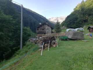 Punto di ristoro Heidi. A destra parte il sentiero 251a