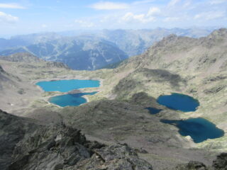 Dalla cima lato francese, da destra Lac Cimon, Lac Chaffour e Lac de Rabuons