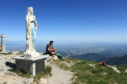 Madonnina di vetta e ghiacciai del Rosa sullo sfondo