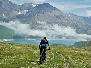 In vista del lago del Moncenisio.