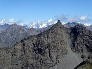 Poco oltre il Colle sguardo verso Dente e Jorasses.