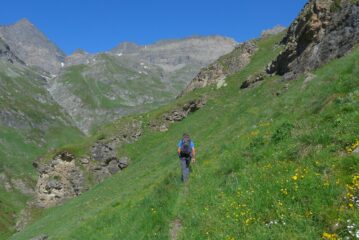 Appare la testata della valle