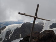 Monte Pasquale. Sullo sfondo si intravedono le cordate sul ghiacciaio per il Cevedale.