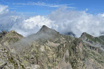Panorama verso Frisson,Rocca Bastera e Cima del Lago dell'Oro
