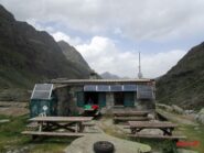 posto su roccione che domina la valle