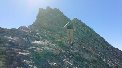 Si cammina per quasi tutta la cresta