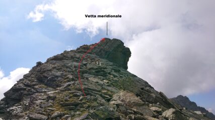 La semplice vetta meridionale dal colletto