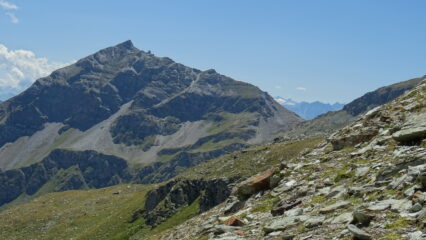 Bec di Nana dal Col Croce, il sentiero 3 passa nella fascia detritica.