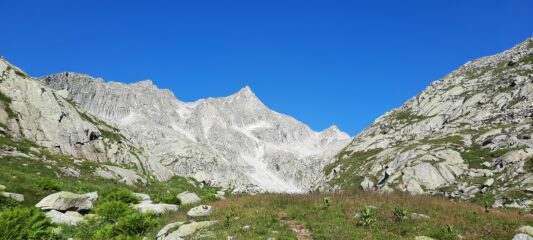 L'imponente cima Cornisello 