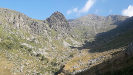 rocca del Prete a sx a dx la Lunella..dai pressi dell'alpe Praburet..
