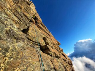 Le prime luci del sole sul Torrione Perotti