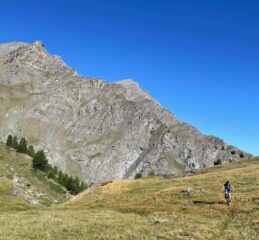 Ultimo tratto ciclabile in salita sul pianoro a quota 2400 m circa