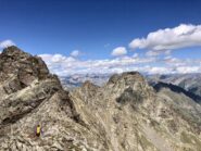 Sulla cresta in corrispondenza del secondo torrione rossastro