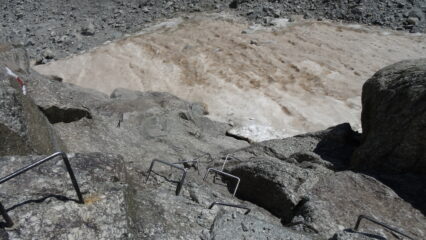 tratto attrezzato per accedere al nevaio (al ritorno)