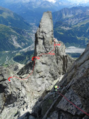 Dalla Tour il percorso per scontornare la Dent: pallini per le soste 