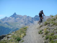 breve tratto sul sentiero che sovrasta lo sterrato