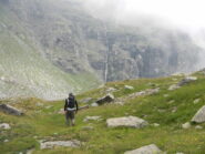 ambiente aspro con alcune cascate....