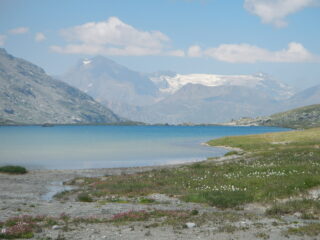 Lac de Savine e sullo sfondo La Dent Parrachée e il Dome de Chasseforet